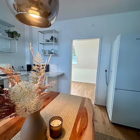 Geraeumige Wohnfuehloase Mit 3 Schlafzimmern غاربسن